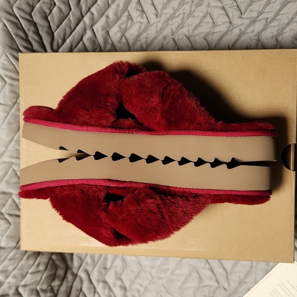 Koolaburra by UGG Burgundy Faux Fur Slippers Slides Women's 8 NWT and Box - Picture 5 of 9